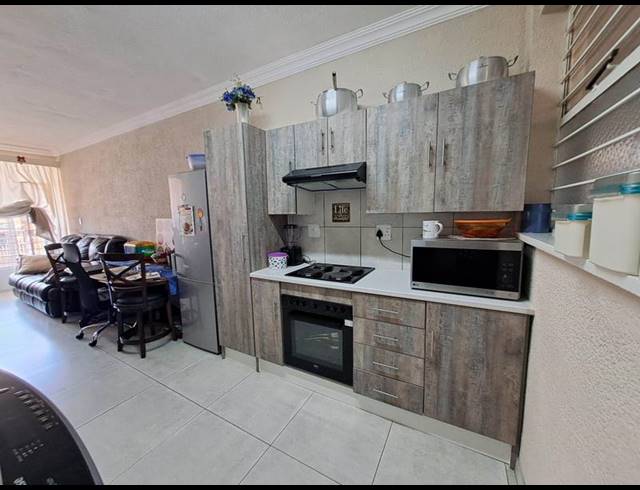 2 BEDROOM TOWNHOUSE FOR SALE IN NEW REDRUTH